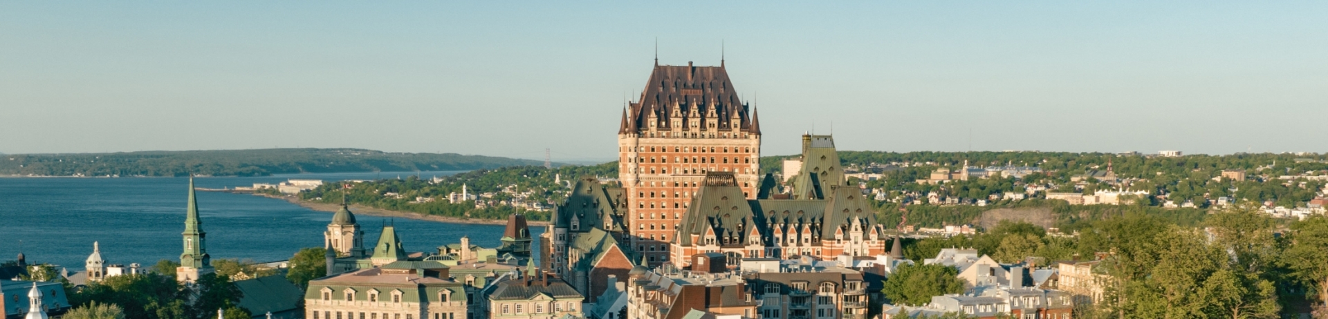 chateau-exterieur-ete-panoramique