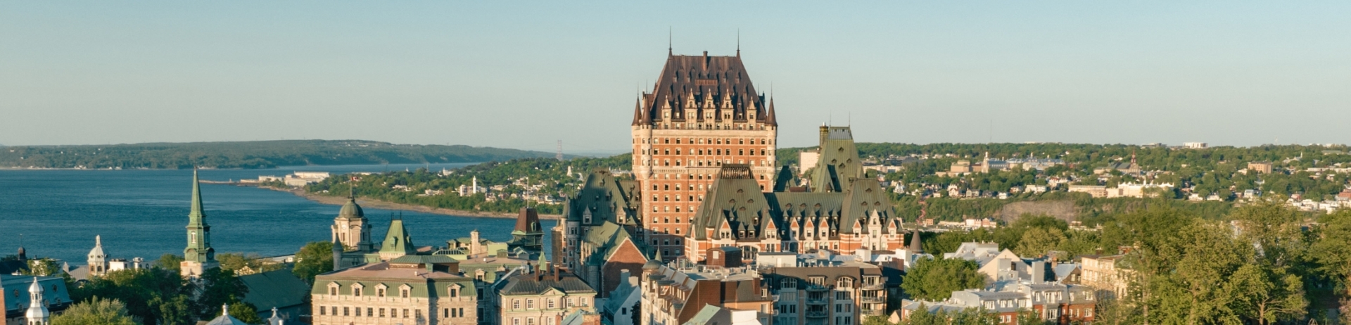 chateau-exterieur-ete-panoramique