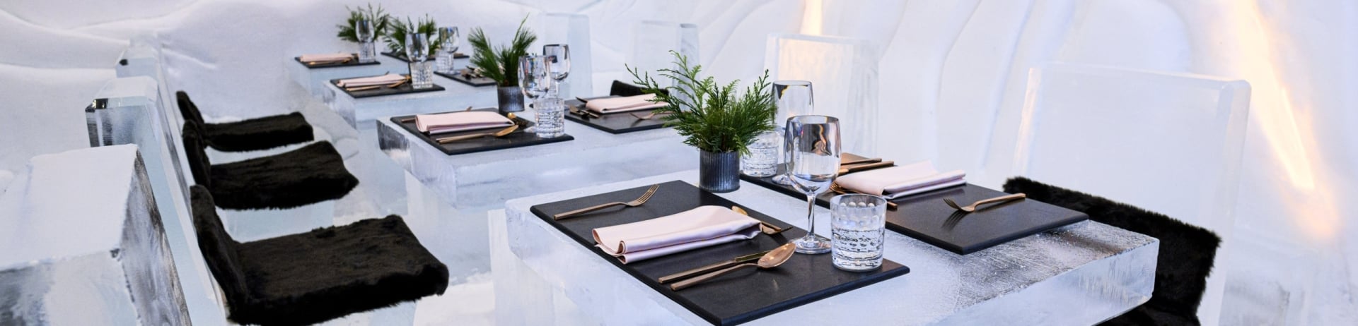 Salle-a-manger-restaurant-hotel-de-glace