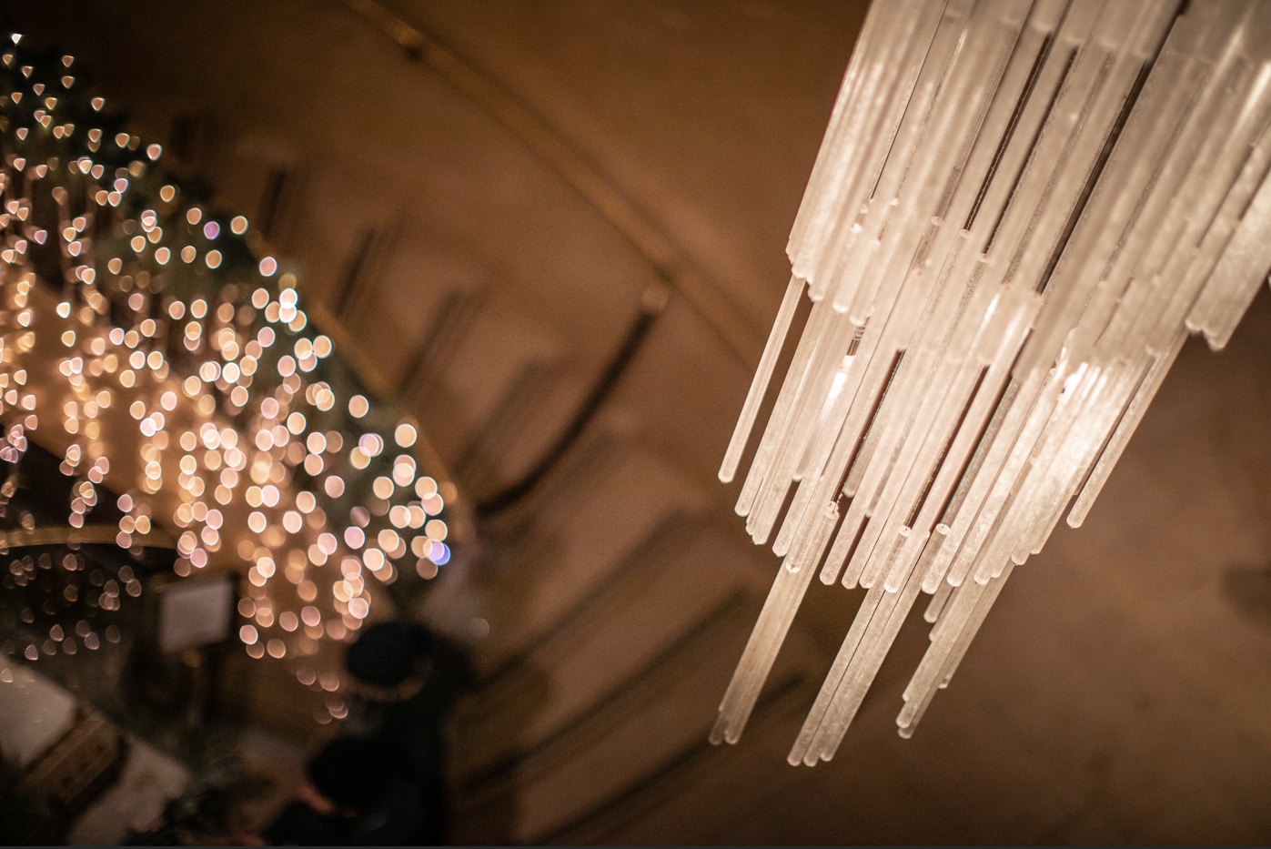 lustre-escalier-salon-rose